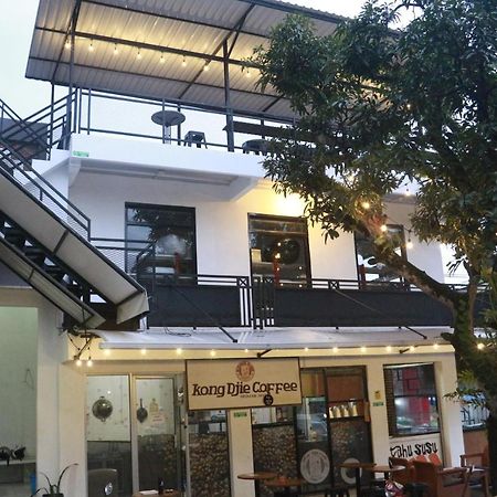 Bu Sepuh Guesthouse Sangkanurip Exterior foto