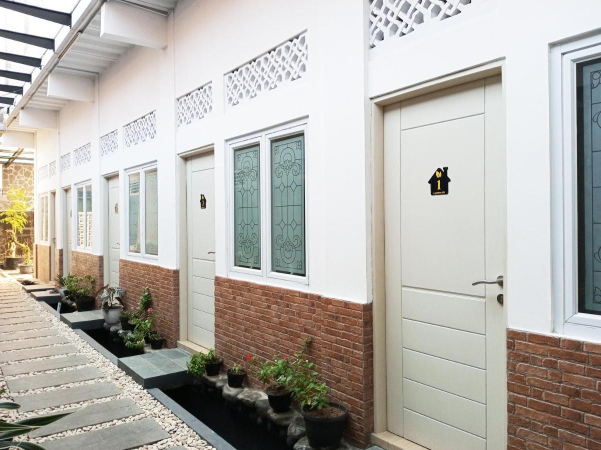 Bu Sepuh Guesthouse Sangkanurip Exterior foto