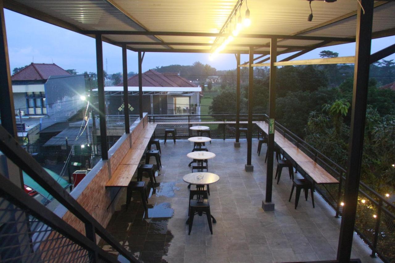 Bu Sepuh Guesthouse Sangkanurip Exterior foto