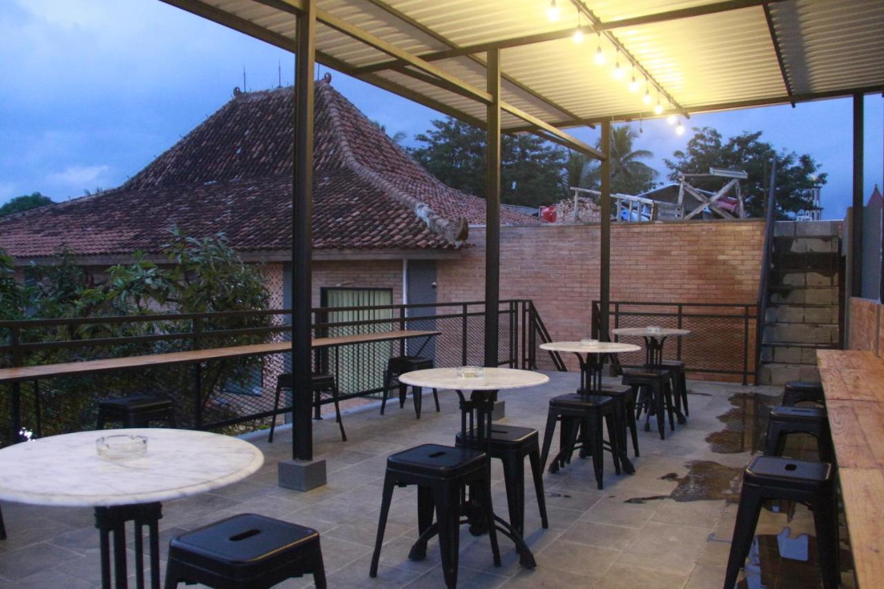 Bu Sepuh Guesthouse Sangkanurip Exterior foto