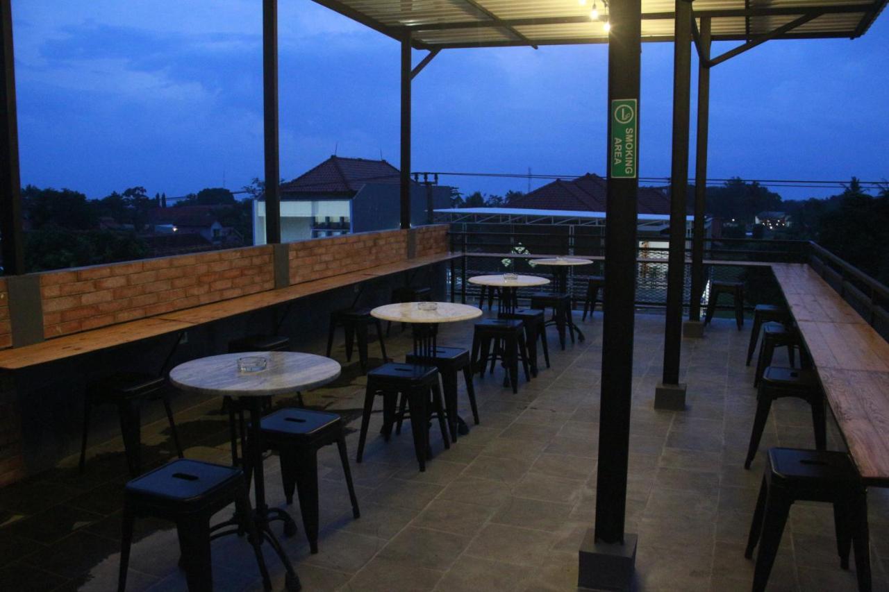 Bu Sepuh Guesthouse Sangkanurip Exterior foto